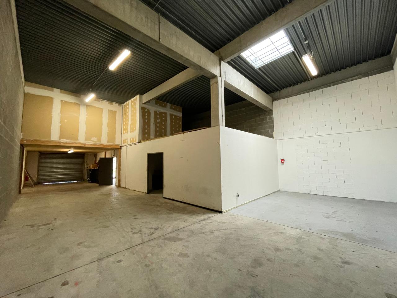 Local d'activité Portet-sur-Garonne 662m² Location local d'activité Portet-sur-Garonne Haute-Garonne OLACT2425626 2